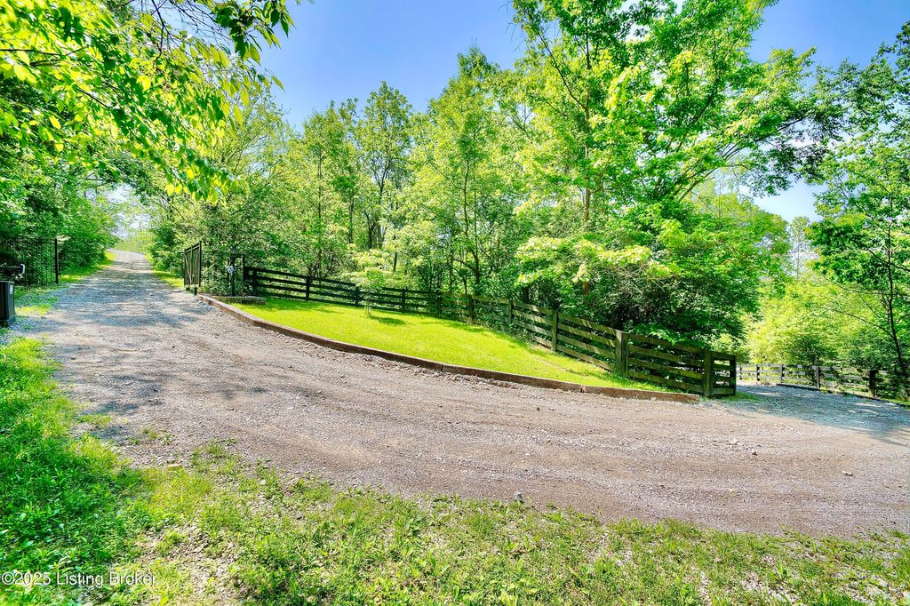 Photo of 4670 Belleview Rd, Petersburg, KY 41080 (MLS # 1705035)