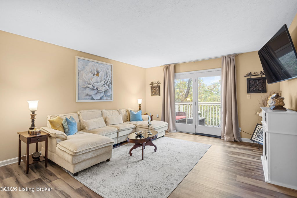 Photo of 1815 Gardiner Ln #APT J79, Louisville, KY 40205 (MLS # 1732125)