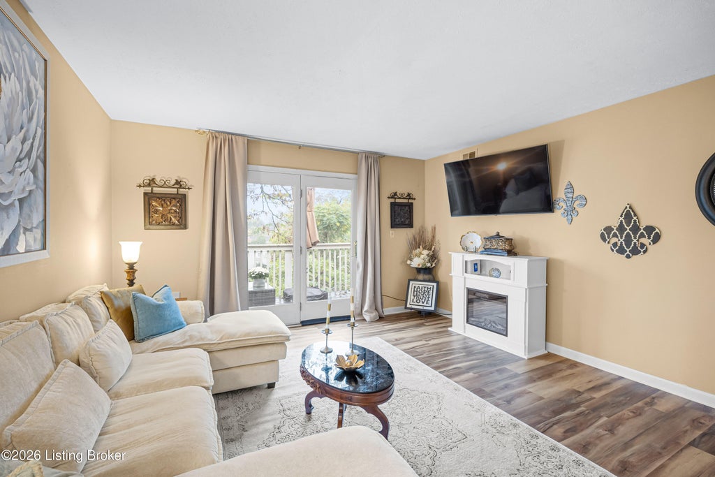 Photo of 1815 Gardiner Ln #APT J79, Louisville, KY 40205 (MLS # 1732125)