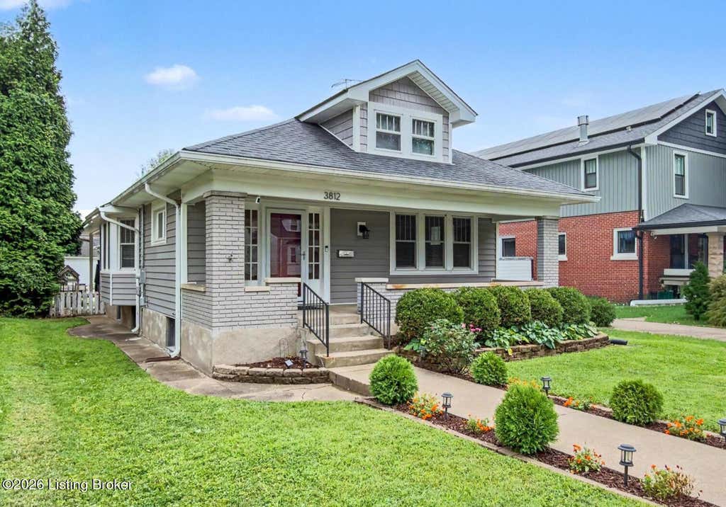 Photo of 3812 Warner Ave, Louisville, KY 40207 (MLS # 1726757)