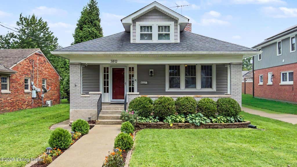 Photo of 3812 Warner Ave, Louisville, KY 40207 (MLS # 1726757)