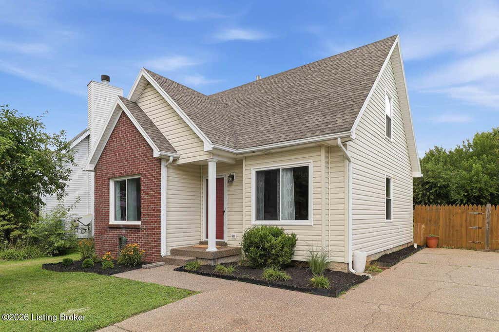 Photo of 12011 Bay Run Dr, Louisville, KY 40245 (MLS # 1725411)