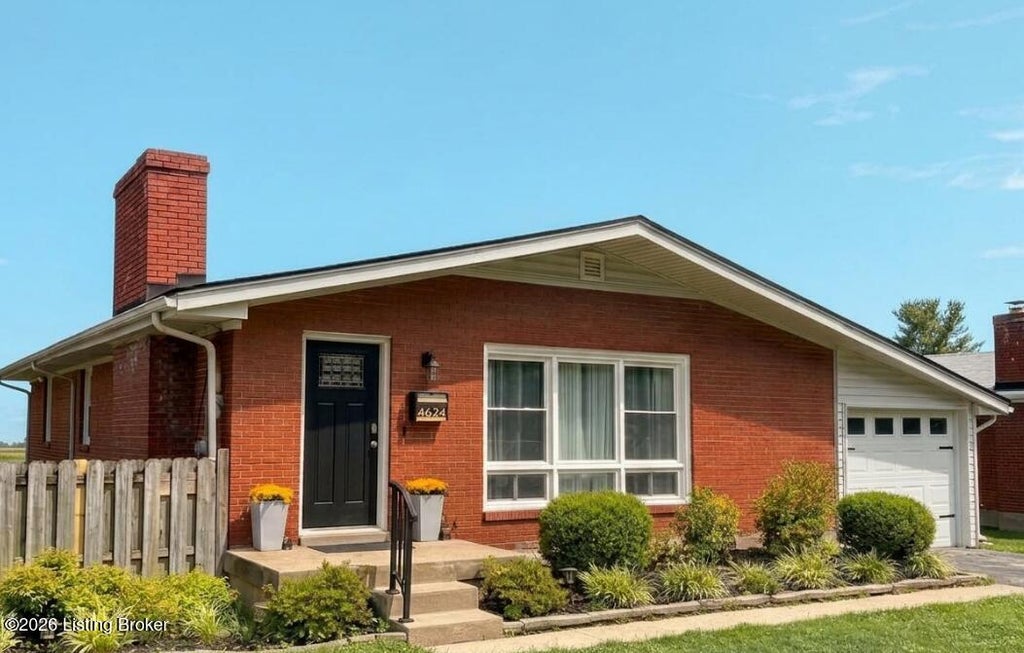 Photo of 4624 Settle Blvd, Louisville, KY 40219 (MLS # 1727817)