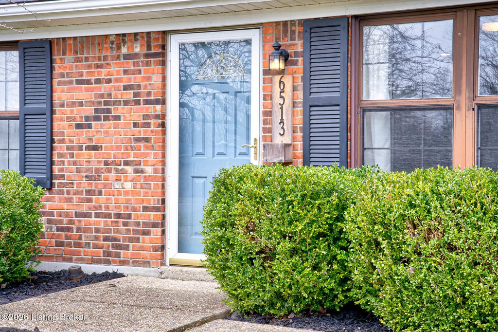 Photo of 6513 Dunnlea Dr, Pewee Valley, KY 40056 (MLS # 1710289)