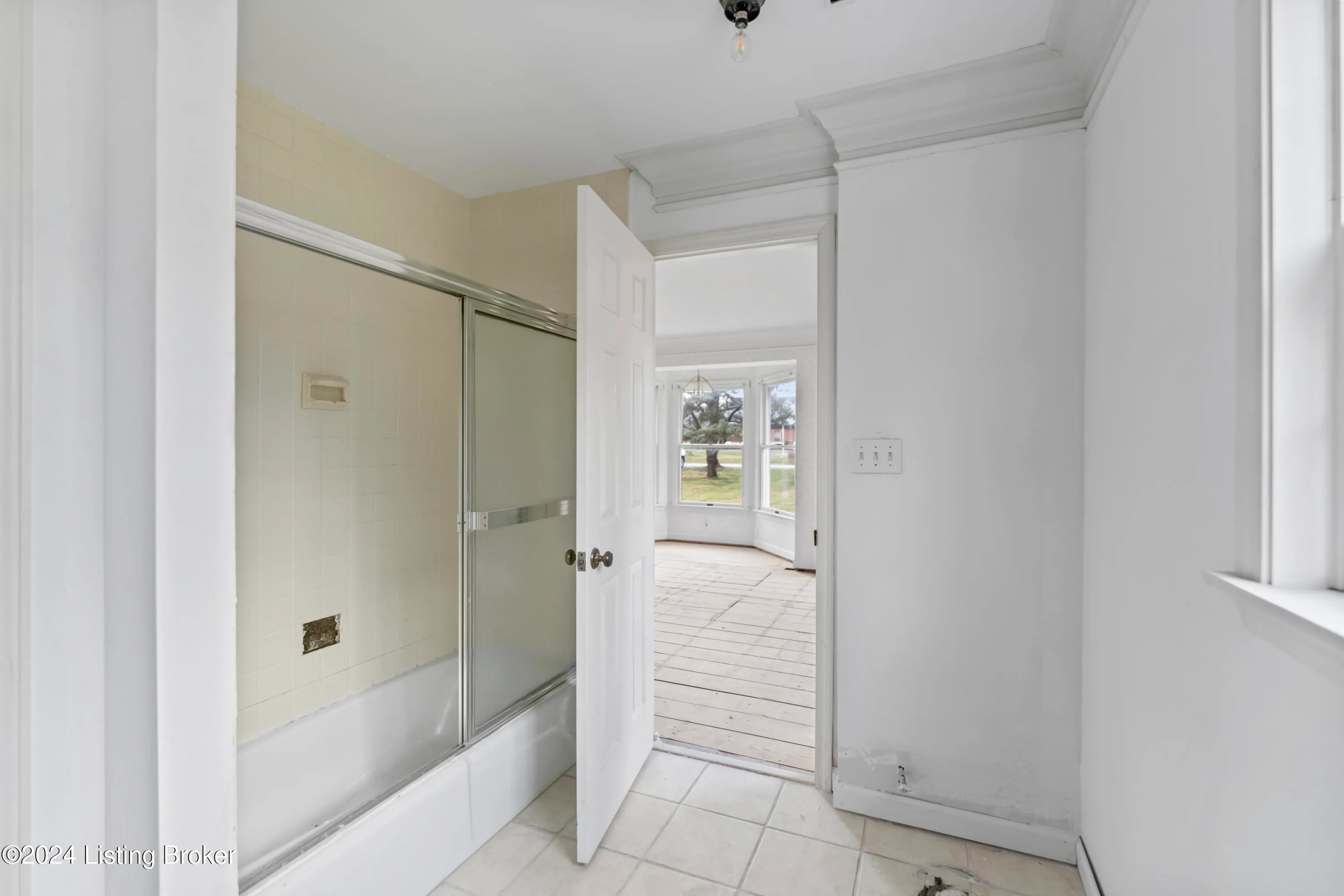 Louisville, Kentucky 40243, United States, 5 Bedrooms Bedrooms, ,3 BathroomsBathrooms,Residential,Active,146650