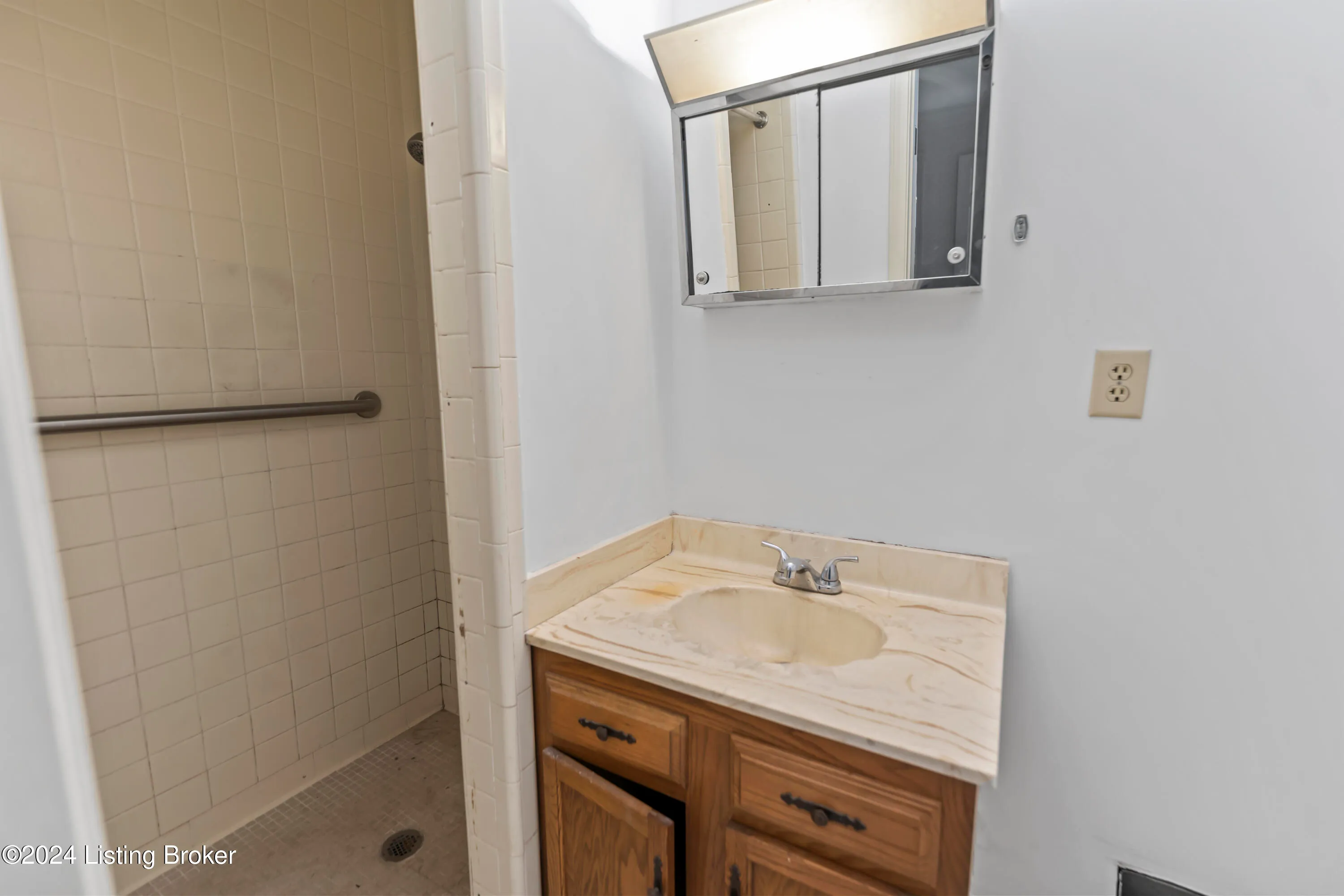 Louisville, Kentucky 40243, United States, 5 Bedrooms Bedrooms, ,3 BathroomsBathrooms,Residential,Active,146650
