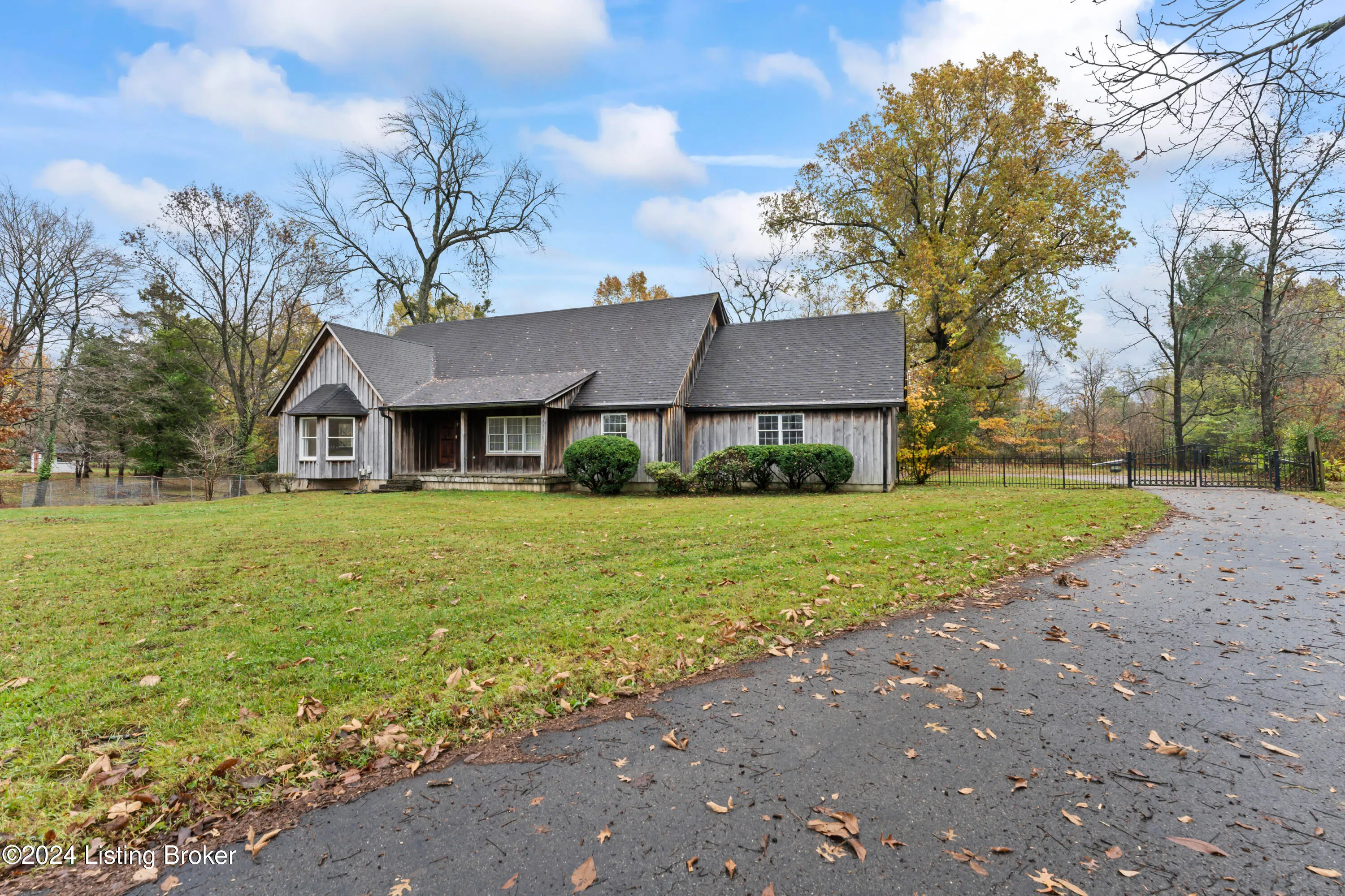 Louisville, Kentucky 40243, United States, 5 Bedrooms Bedrooms, ,3 BathroomsBathrooms,Residential,Active,146650