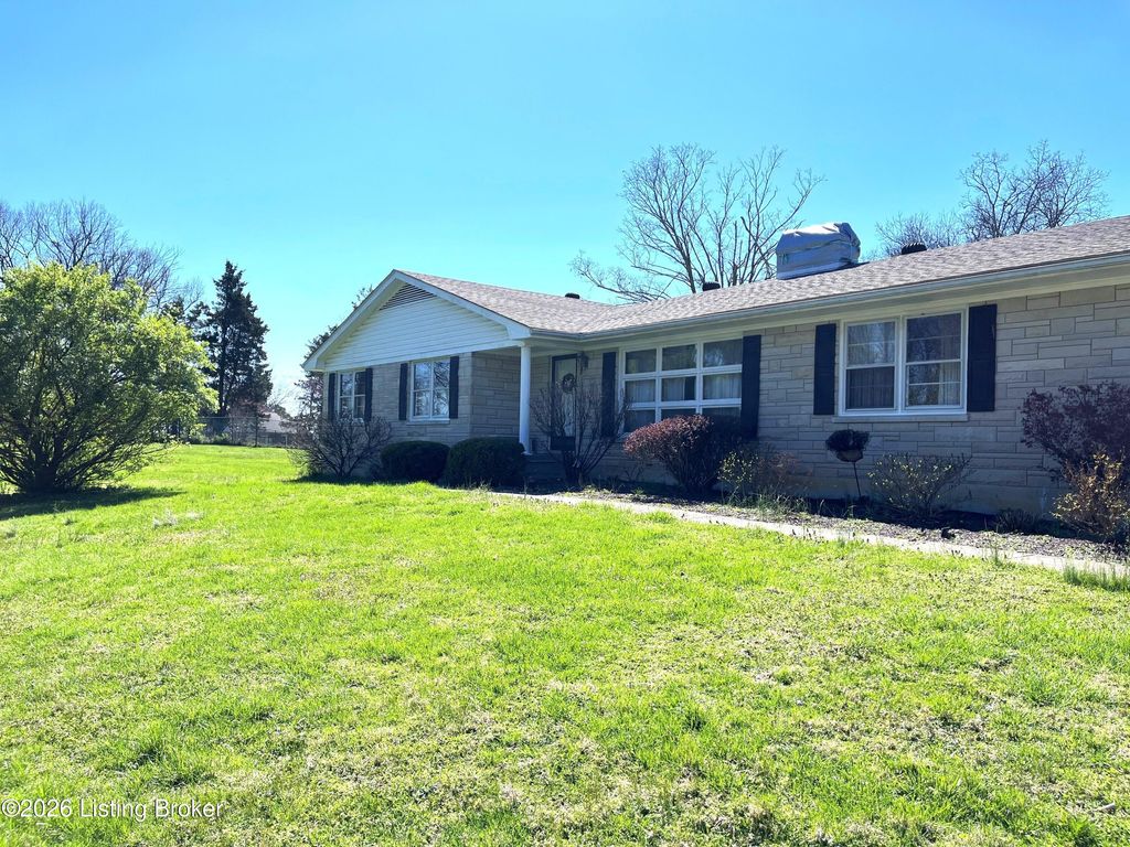Photo of 2 Sportsman'S Ln, Frankfort, KY 40601 (MLS # 1713347)
