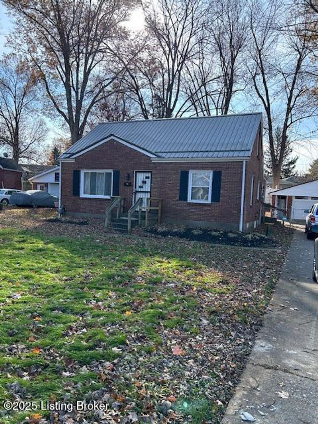 Photo of 1594 Raydale Dr, Louisville, KY 40219 (MLS # 1714887)