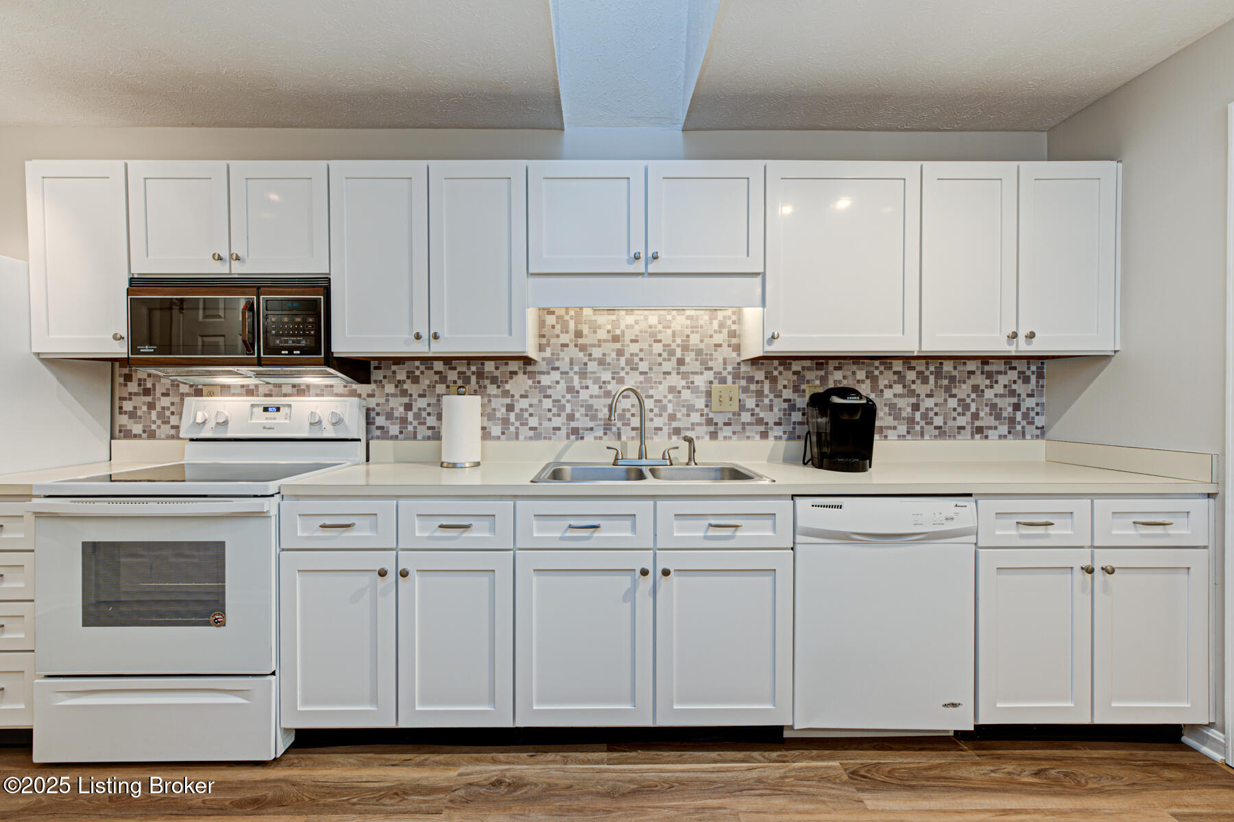 908 Forest Park Rd, Louisville, Kentucky image 3
