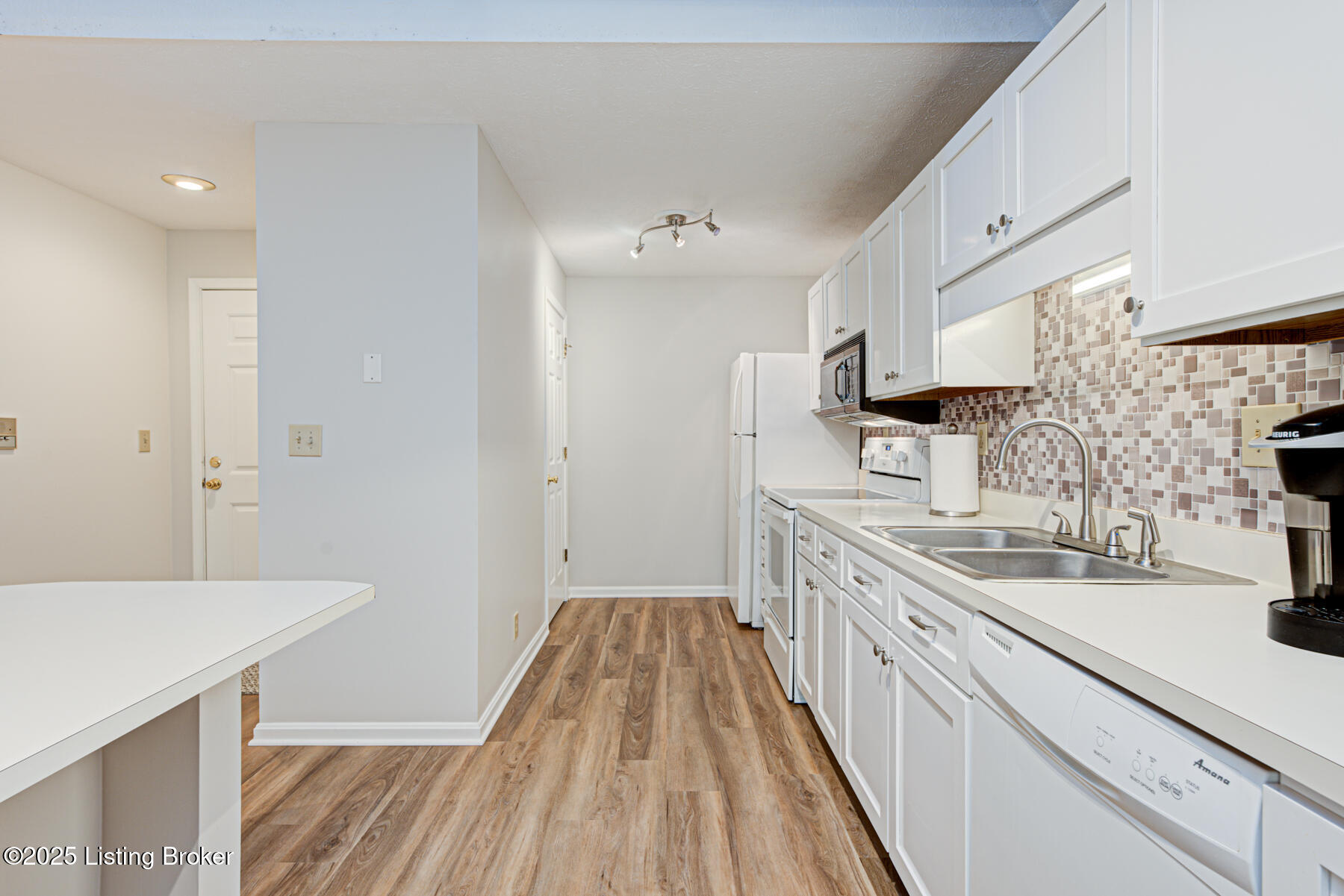 908 Forest Park Rd, Louisville, Kentucky image 4