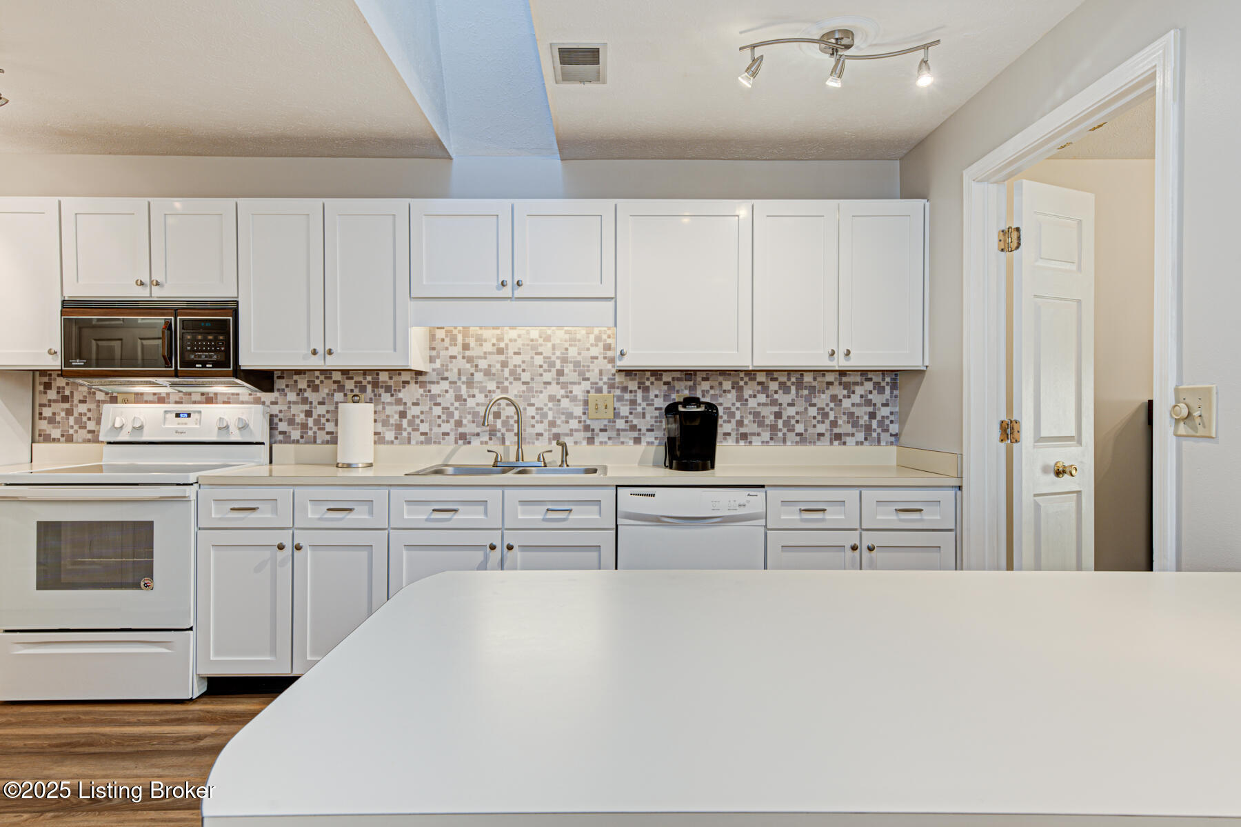 908 Forest Park Rd, Louisville, Kentucky image 5