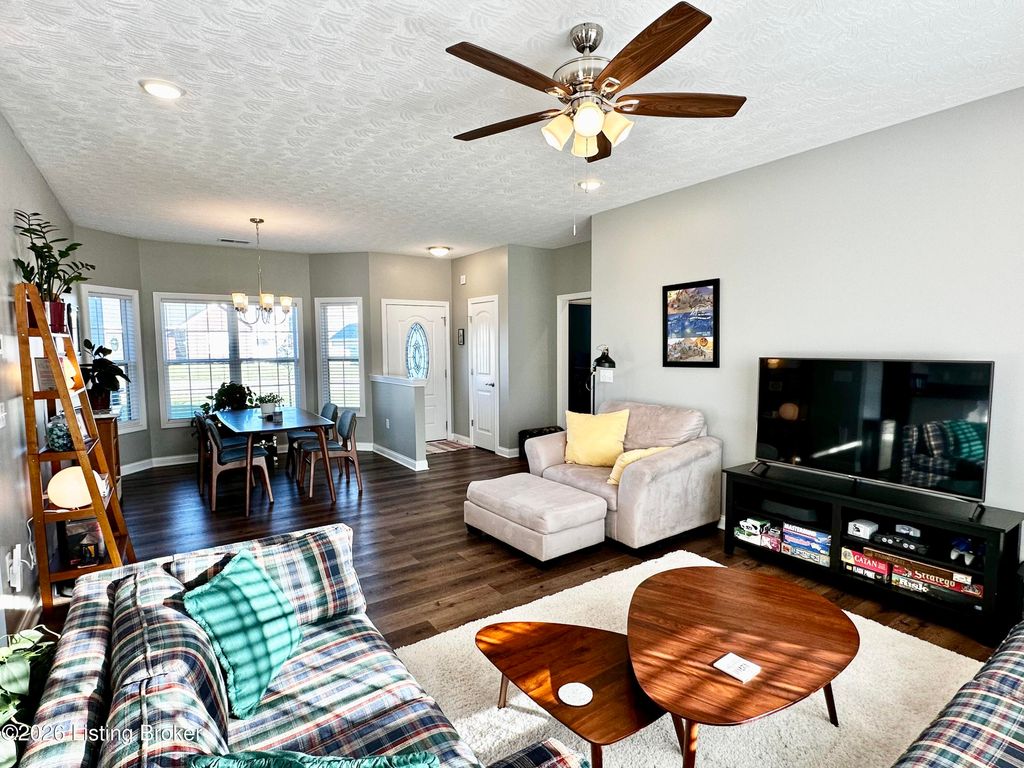 Photo of 104 Easton Ct, Elizabethtown, KY 42701 (MLS # 1714432)