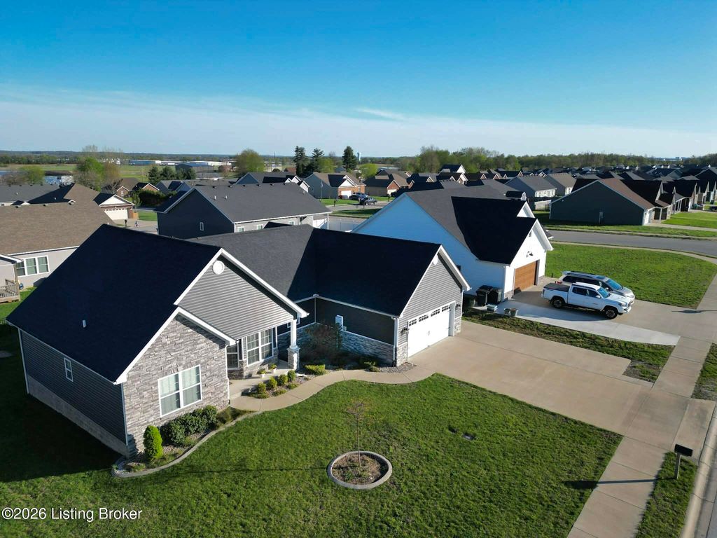 Photo of 104 Easton Ct, Elizabethtown, KY 42701 (MLS # 1714432)