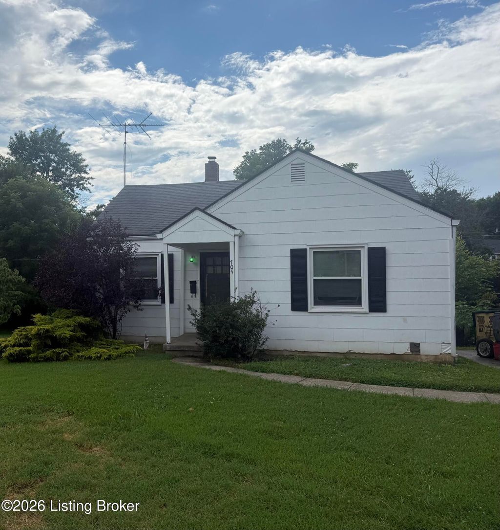 Photo of 704 Greenwood Ct, Shelbyville, KY 40065 (MLS # 1722460)