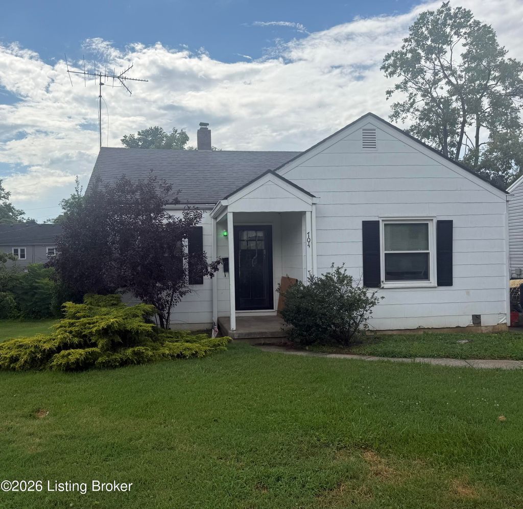 Photo of 704 Greenwood Ct, Shelbyville, KY 40065 (MLS # 1722460)