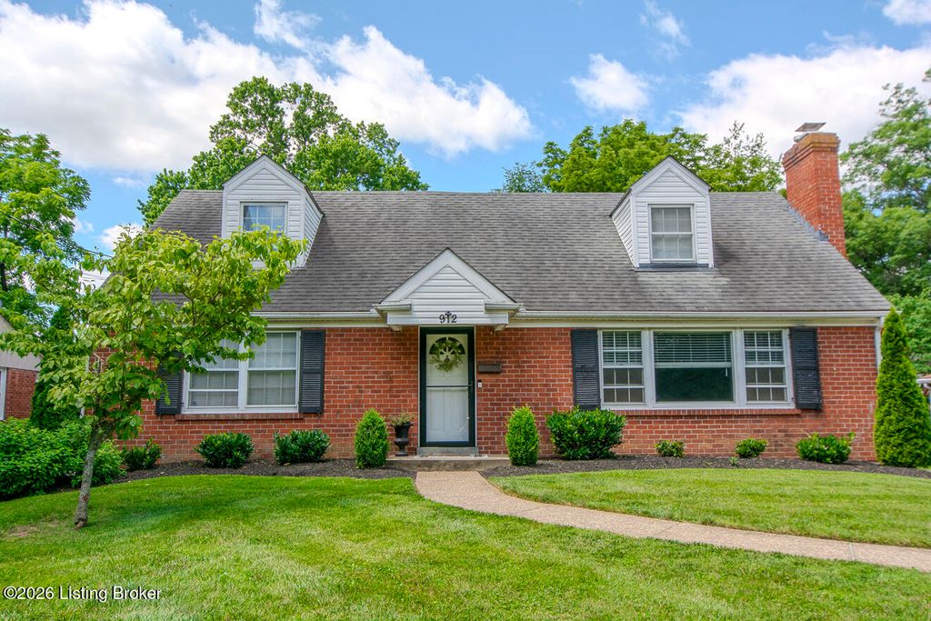 Photo of 912 Beechwood Rd, Louisville, KY 40207 (MLS # 1720905)