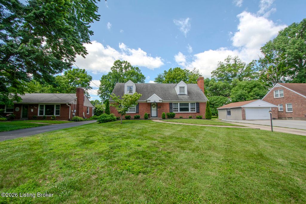 Photo of 912 Beechwood Rd, Louisville, KY 40207 (MLS # 1720905)
