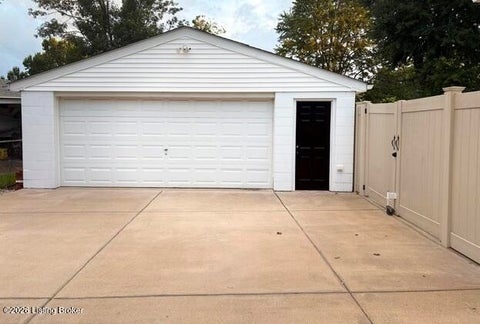 Tiny photo for 5710 Locust Way, Louisville, KY 40229 (MLS # 1729754)