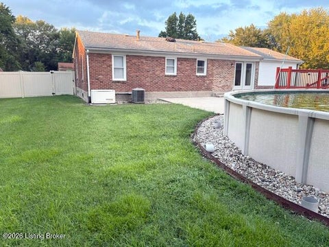 Tiny photo for 5710 Locust Way, Louisville, KY 40229 (MLS # 1729754)