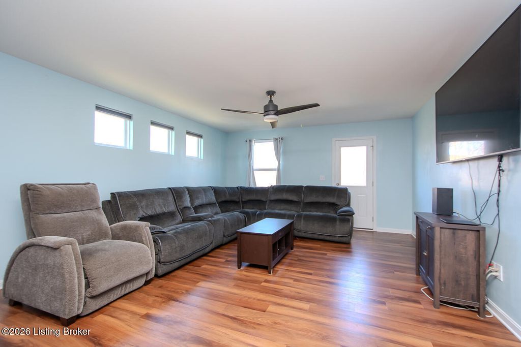 Photo of 5076 Tealwood Dr, Shelbyville, KY 40065 (MLS # 1704933)