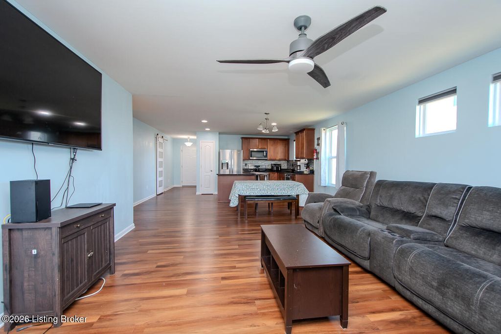 Photo of 5076 Tealwood Dr, Shelbyville, KY 40065 (MLS # 1704933)