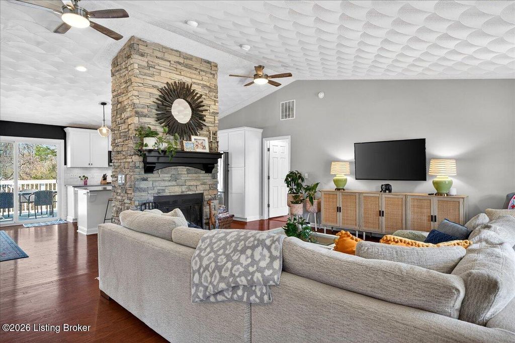 Photo of 3109 Horseshoe Ct, Crestwood, KY 40014 (MLS # 1711642)