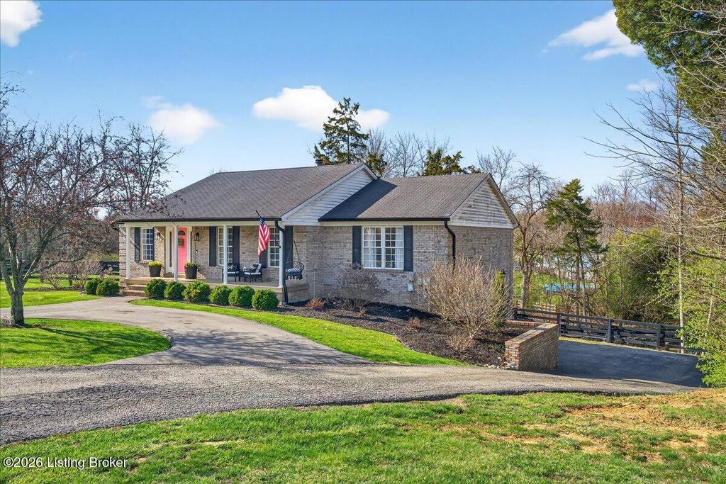 Photo of 3109 Horseshoe Ct, Crestwood, KY 40014 (MLS # 1711642)