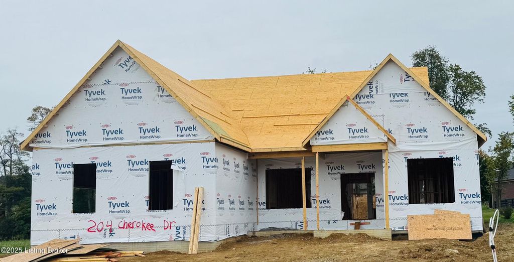 Photo of 204 Cherokee Dr, Shelbyville, KY 40065 (MLS # 1700126)