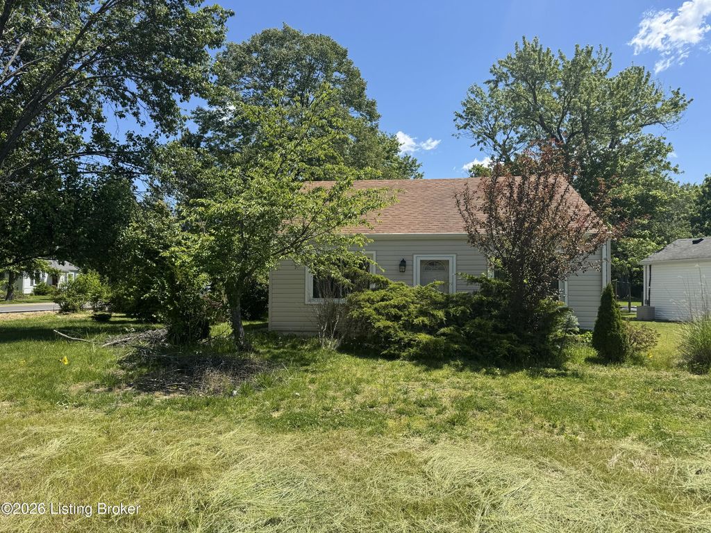 Photo of 10200 Easum Rd, Jeffersontown, KY 40299 (MLS # 1717026)