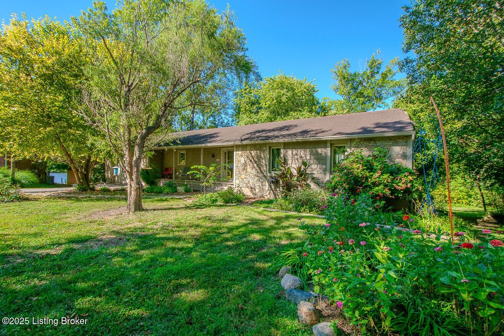 Photo of 1603 Pleasure Cove Cv, La Grange, KY 40031 (MLS # 1697879)