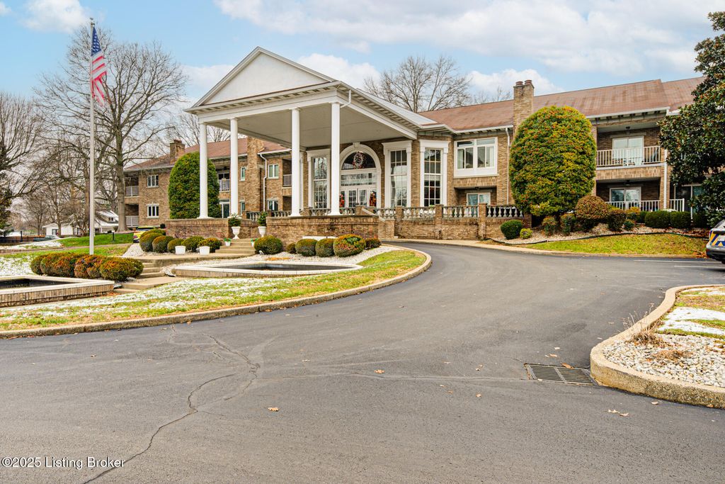 Photo of 8605 Shelbyville Rd #APT 218, Louisville, KY 40222 (MLS # 1707305)