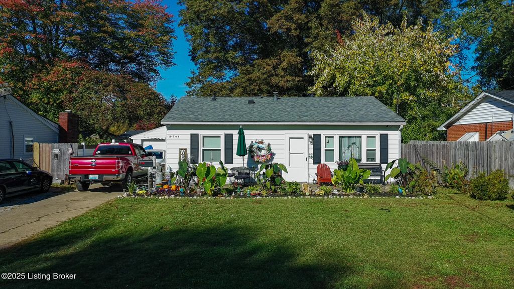 Photo of 10008 Donau Ln, Louisville, KY 40272 (MLS # 1701855)