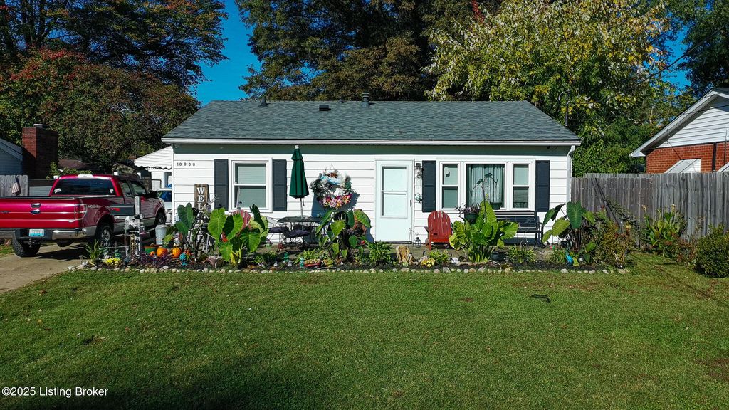 Photo of 10008 Donau Ln, Louisville, KY 40272 (MLS # 1701855)