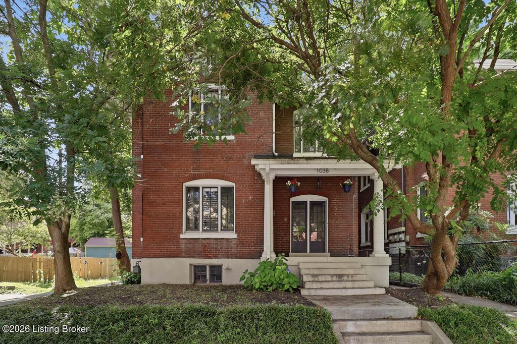 Photo of 1038 Garvin Pl, Louisville, KY 40203 (MLS # 1723353)
