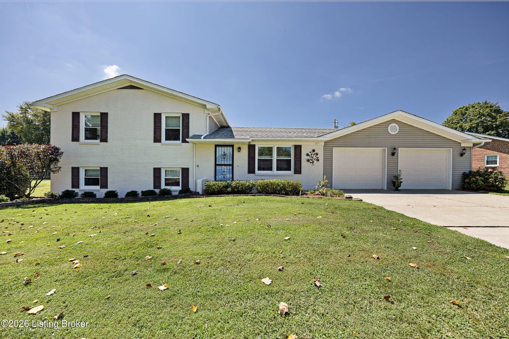 Photo of 113 Hurstland Dr, Bardstown, KY 40004 (MLS # 1727321)