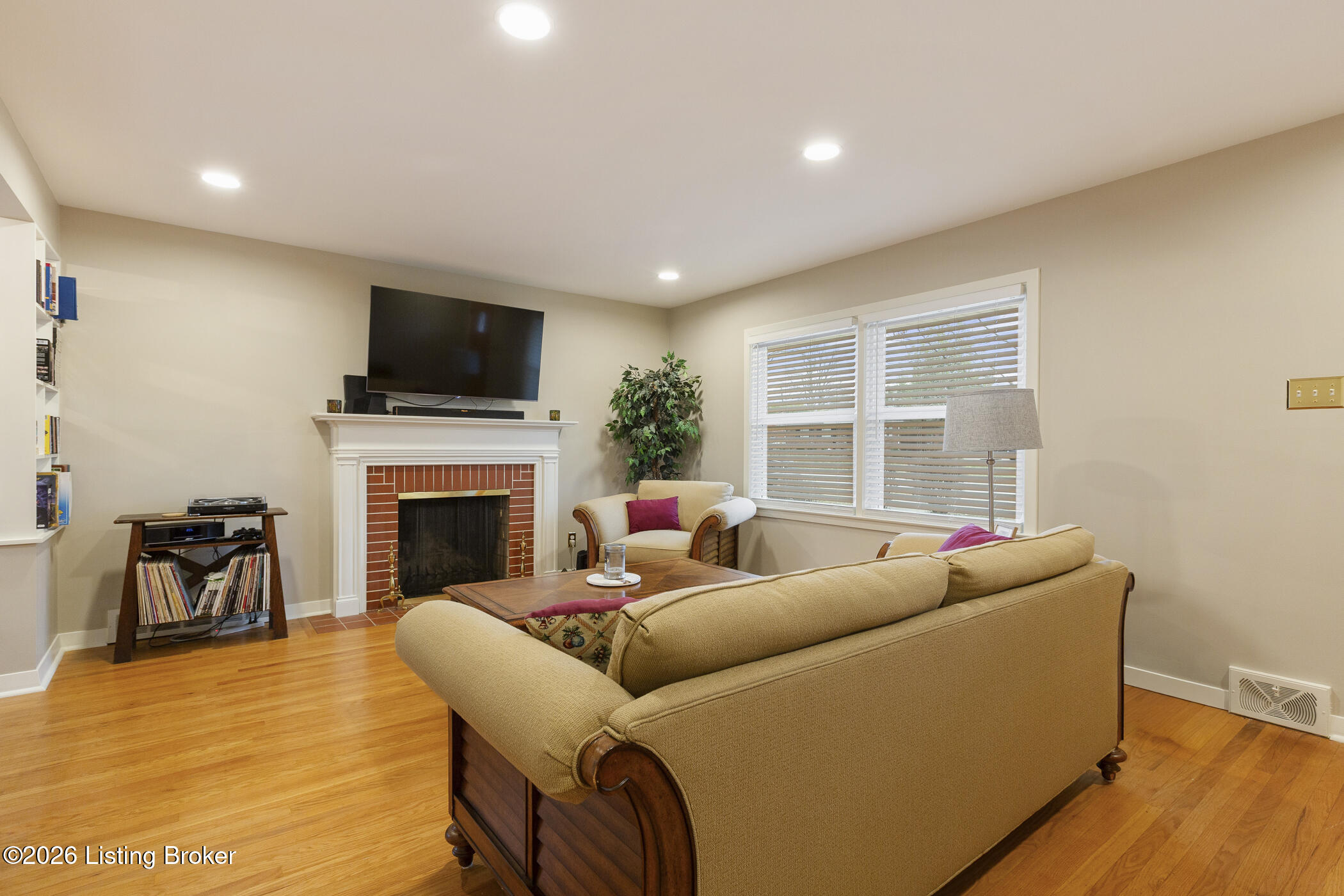25 Hallsdale Dr