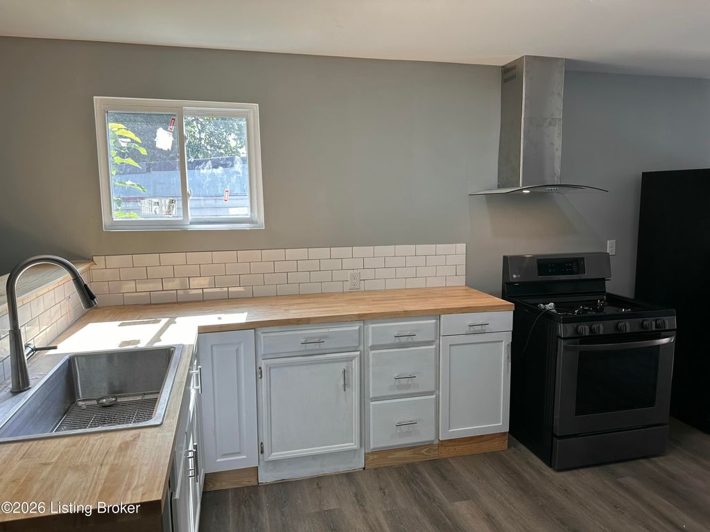 Photo of 1727 Lytle St, Louisville, KY 40203 (MLS # 1706112)