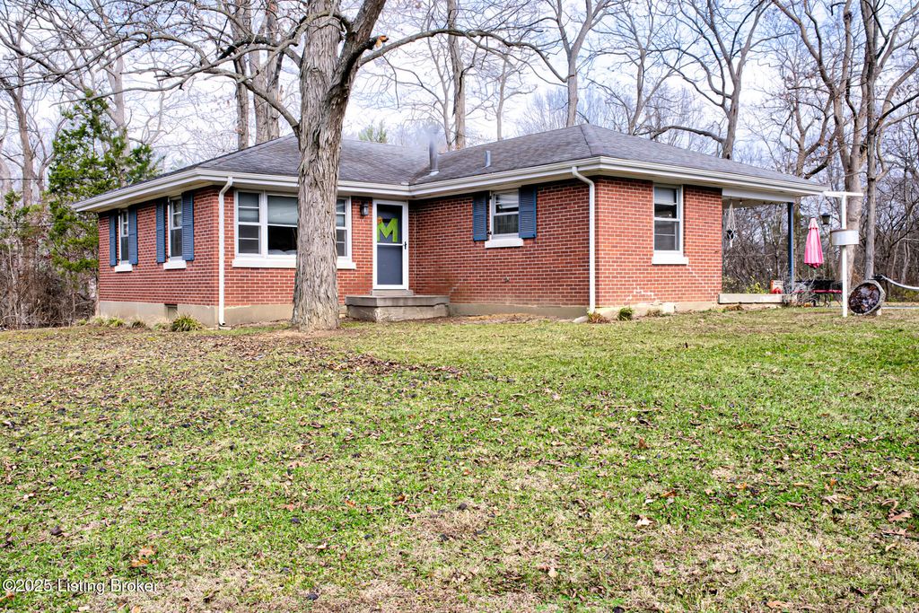 Photo of 4803 Chenoweth Run Rd, Louisville, KY 40299 (MLS # 1704570)
