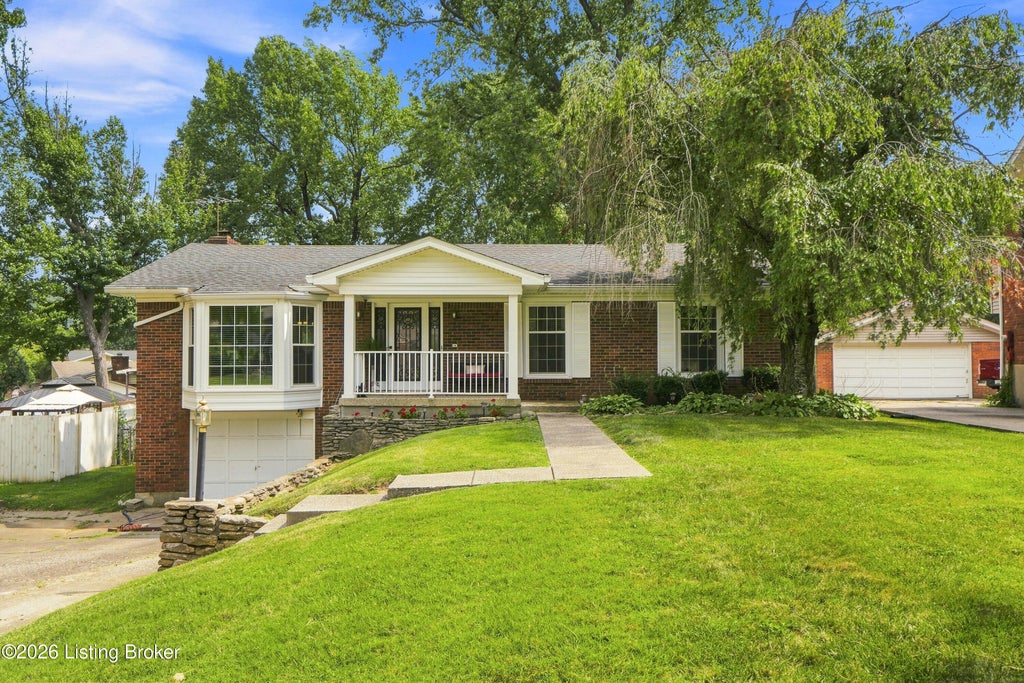 Photo of 7304 Oswego Cir, Louisville, KY 40214 (MLS # 1726165)