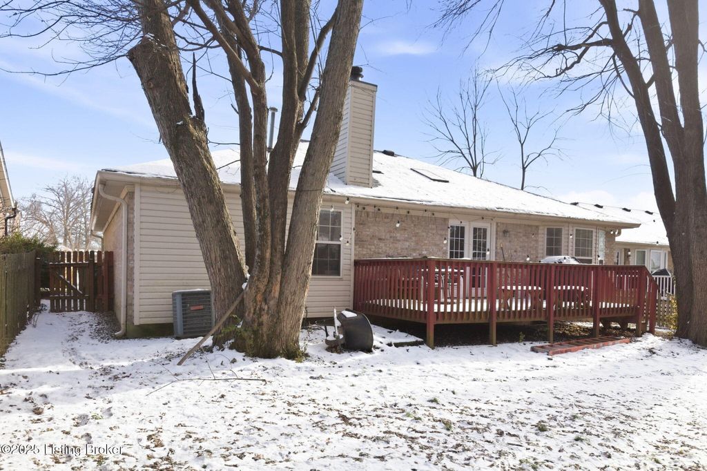 Photo of 4210 Milo Dr, Louisville, KY 40218 (MLS # 1705703)