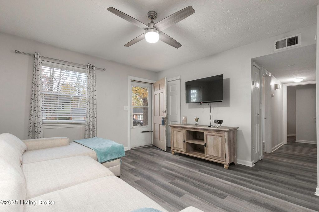 Photo of 11502 Rock Bass Ct, Louisville, KY 40241 (MLS # 1704363)