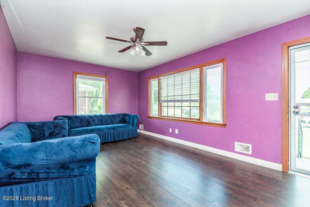 Photo of 7305 Edenderry Ln, Louisville, KY 40219 (MLS # 1721108)