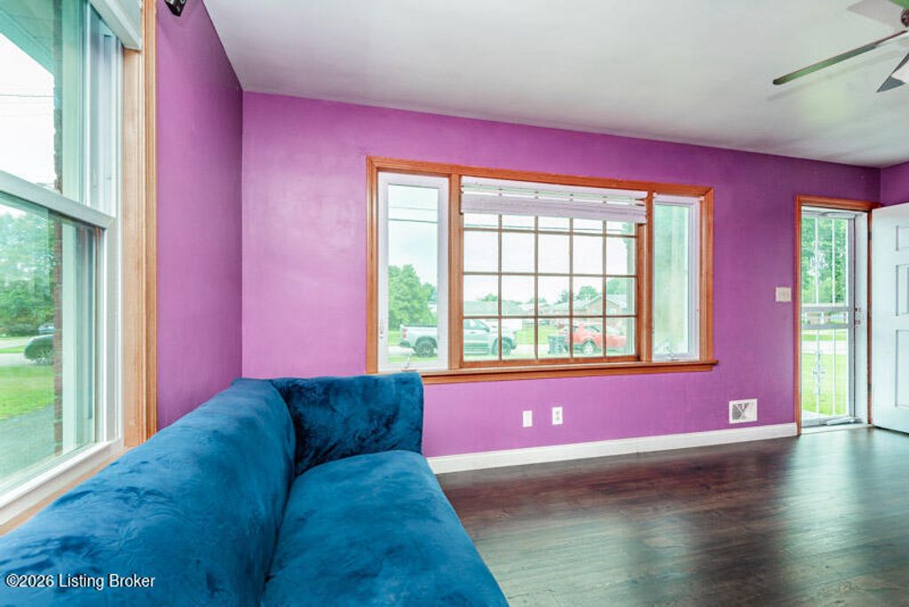 Photo of 7305 Edenderry Ln, Louisville, KY 40219 (MLS # 1721108)