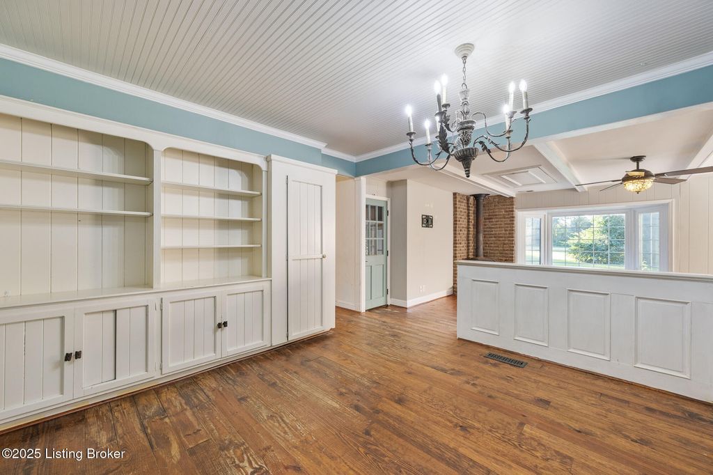 Photo of 8006 Deronia Ave, Lyndon, KY 40222 (MLS # 1701617)