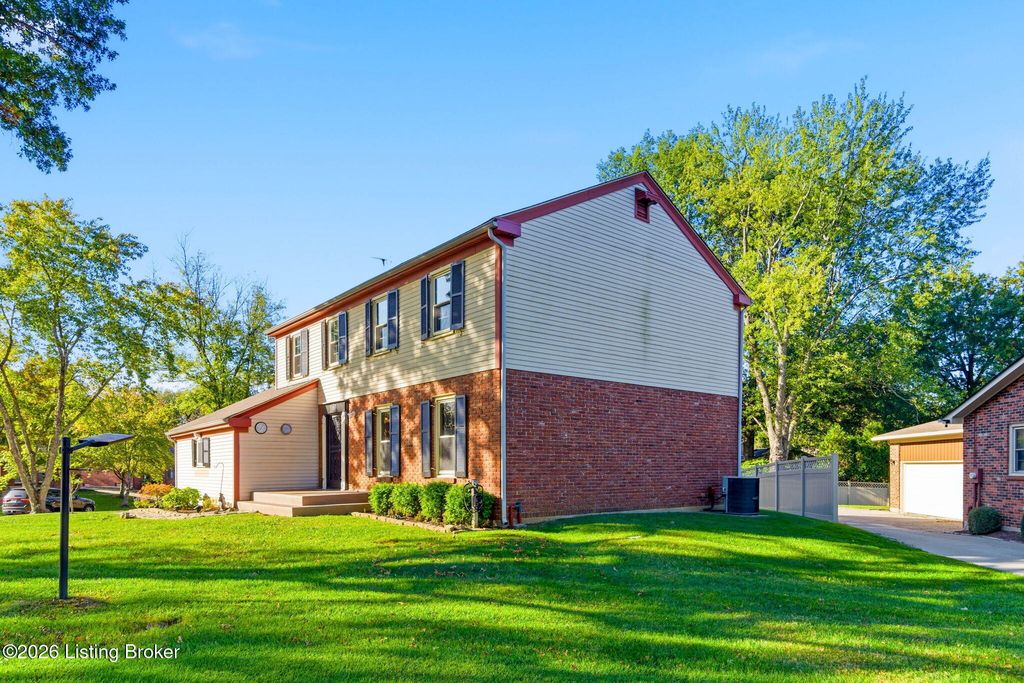 Photo of 304 Cambridge Station Rd, Louisville, KY 40223 (MLS # 1713110)