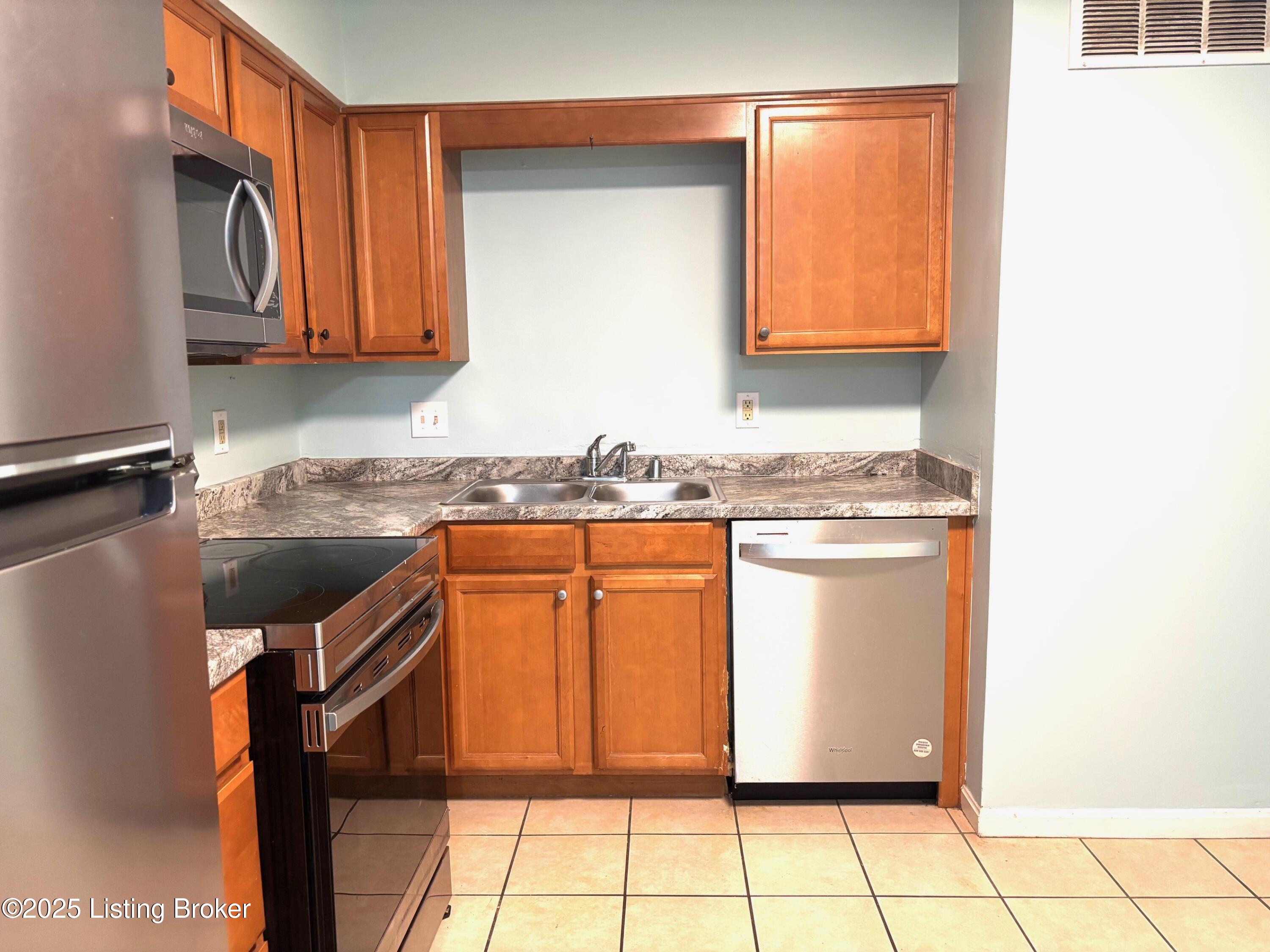 1513 La Fontenay Ct, Louisville, Kentucky image 4