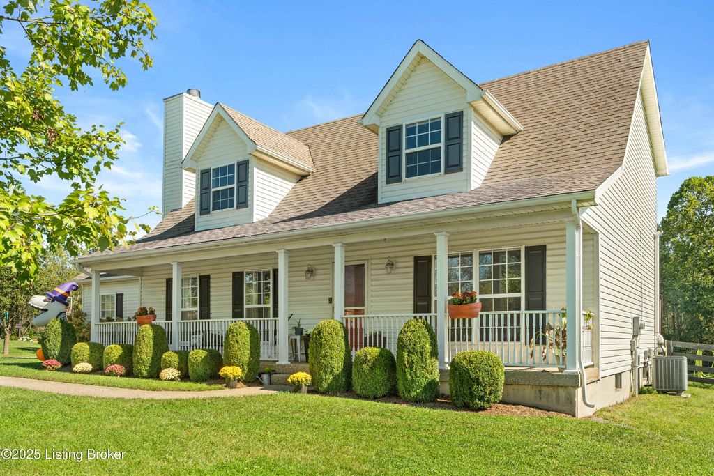 Photo of 2307 Courtney Dr, La Grange, KY 40031 (MLS # 1700583)