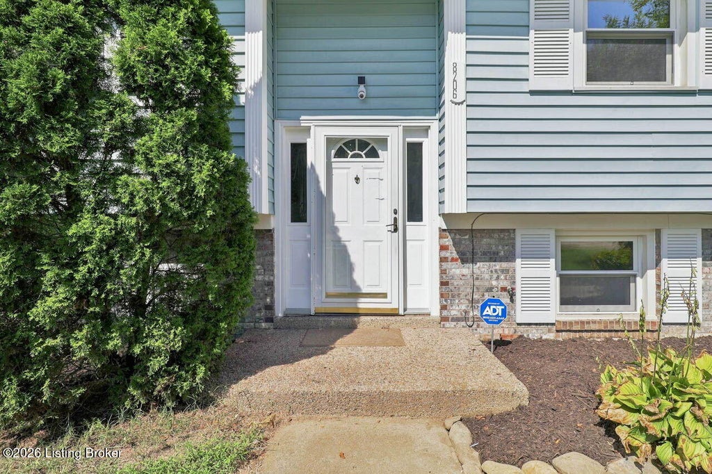 Photo of 8206 Vaughn Mill Rd, Louisville, KY 40228 (MLS # 1727345)