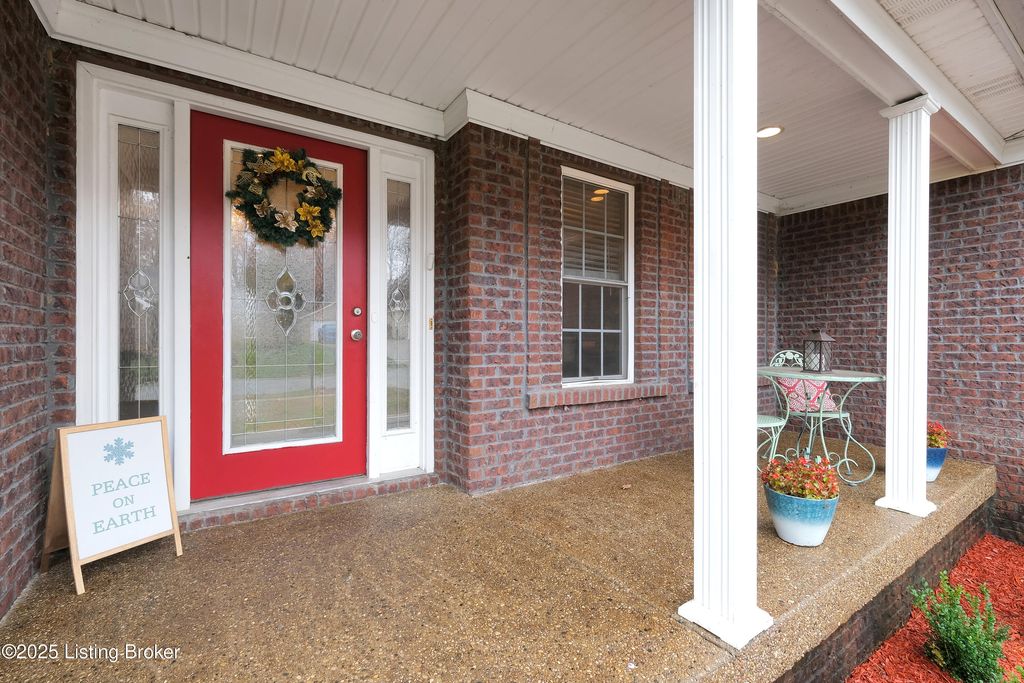 Photo of 10600 Hickory Grove Dr, Louisville, KY 40291 (MLS # 1704365)